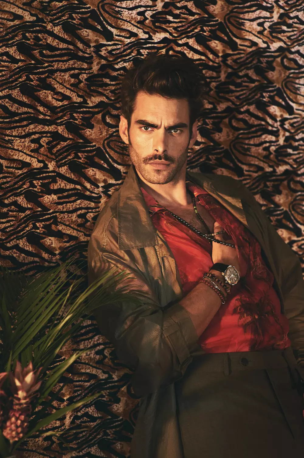 La top model i actor Jon Kortajarena mata al nou L'Officiel Ukraine d'Olivier Yoan