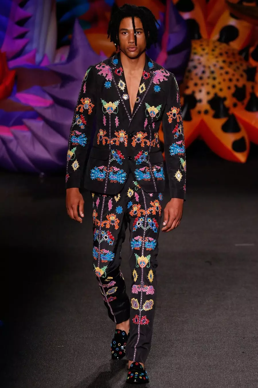 Moschino रिसोर्ट 2017 8941_14