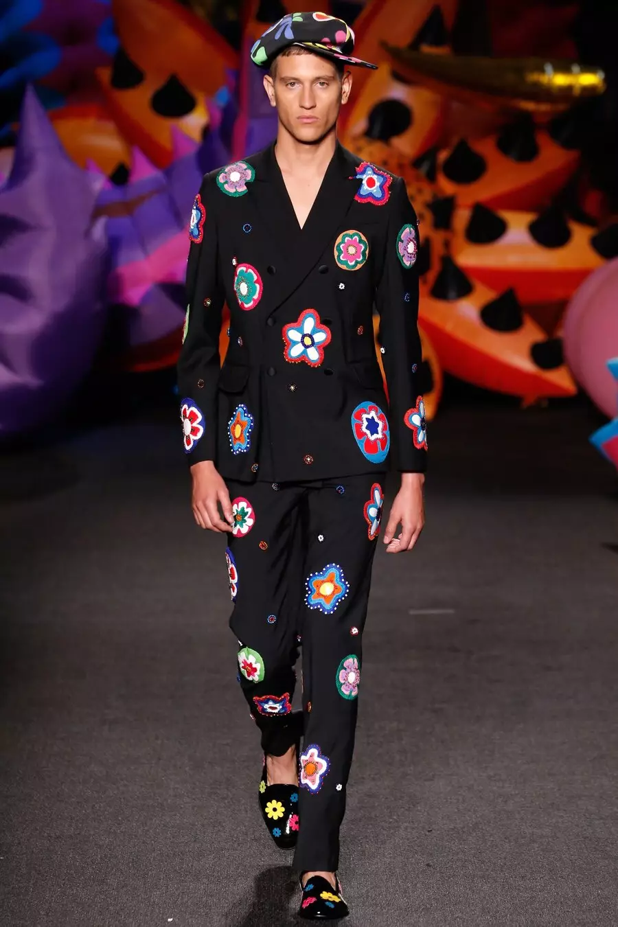 Moschino रिसोर्ट 2017 8941_9