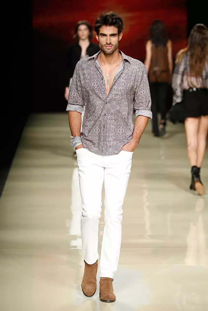 Nasehon'i Mango ny fanangonana Lohataona/fahavaratra 2015 nandritra ny 080 Barcelona Fashion.