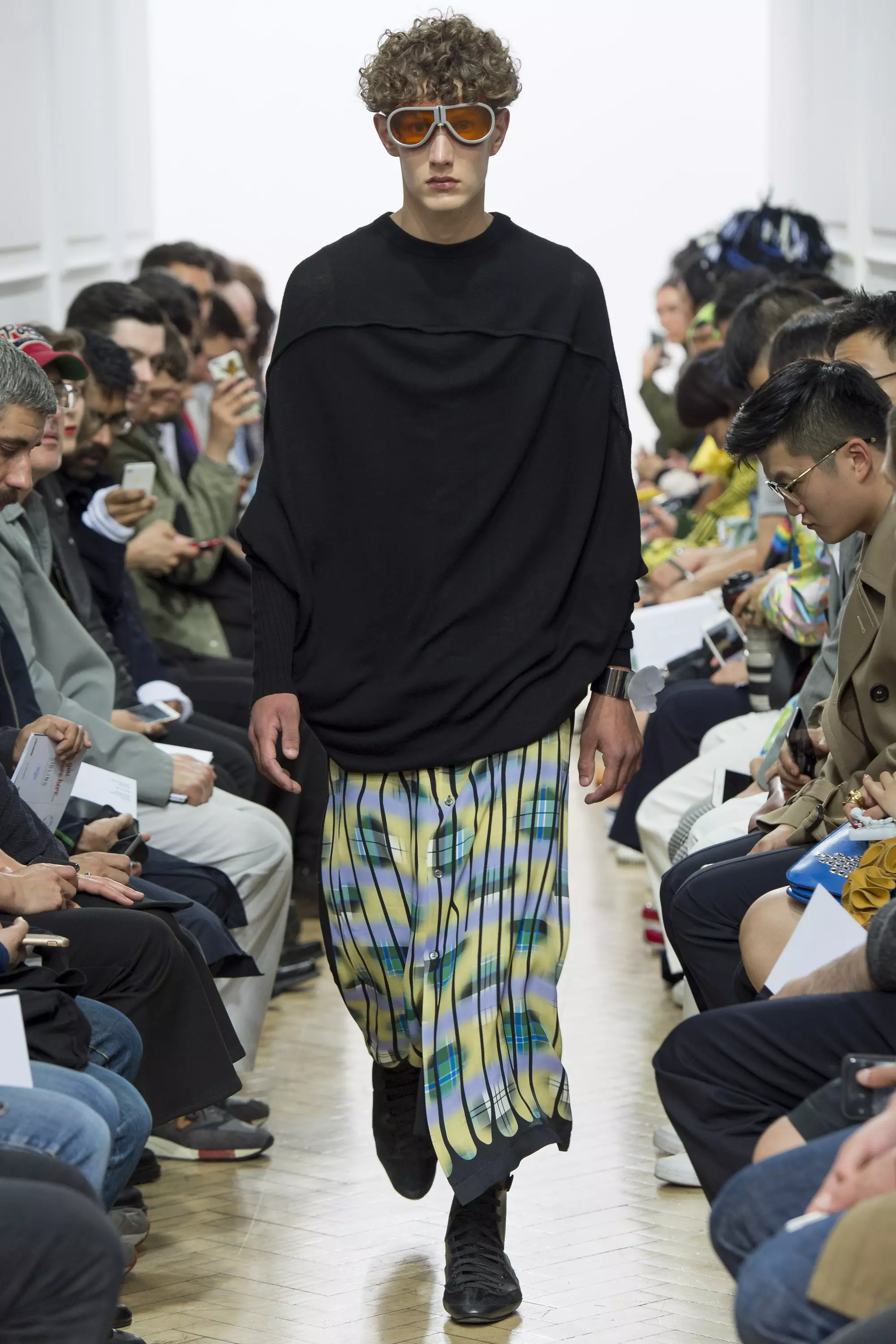 J.W. ANDERSON MENSWEAR PRINTEMPS ÉTÉ 2017 LONDRES (42)