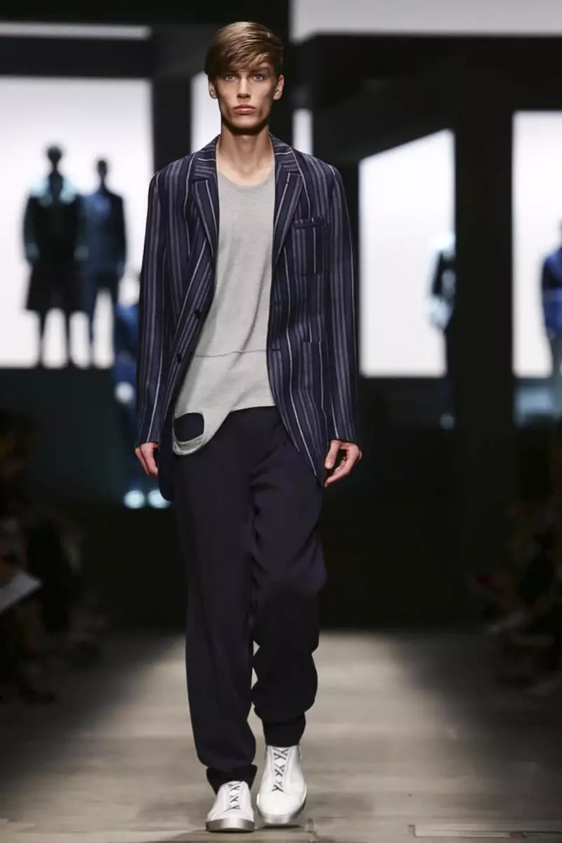 مىلاندىكى Ermenegildo Zegna ئەرلەر كىيىم-كېچەكلىرى 2015-يىلى باھار ياز