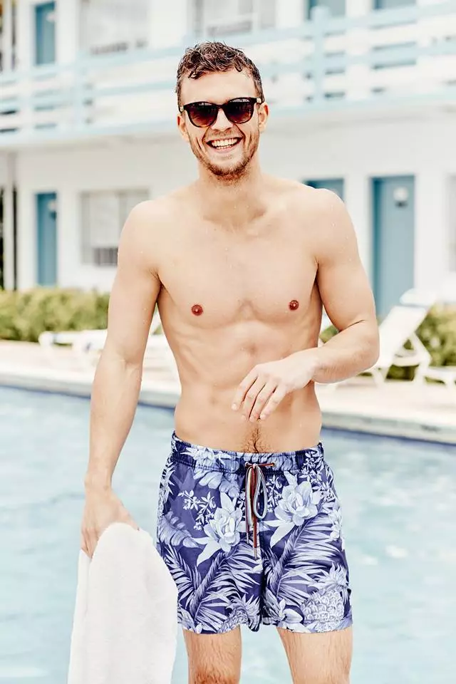 Tommy Hilfiger Meet Me at the Pool mit Neuankömmlingen für den Men's Look 2015.