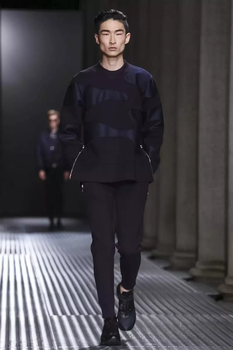 Colección de roupa masculina Neil Barrett Primavera Verán 2015 en Milán