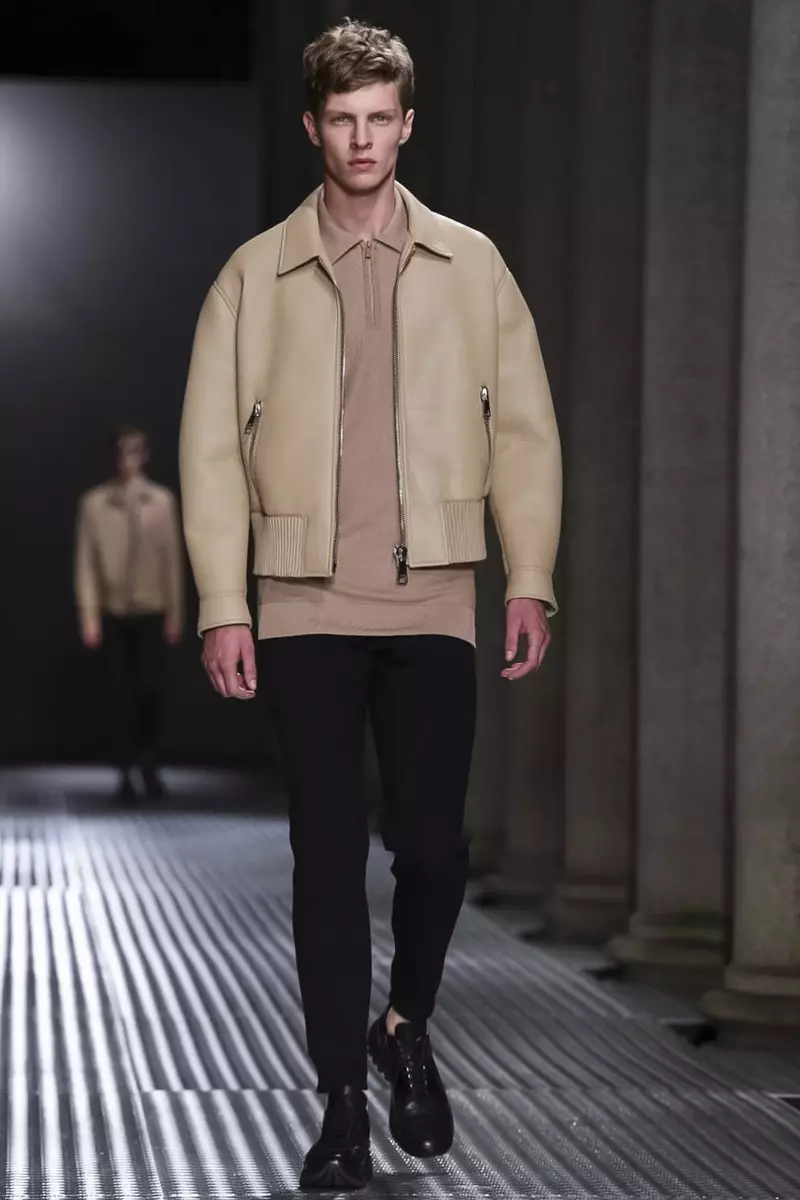 Colección de roupa masculina Neil Barrett Primavera Verán 2015 en Milán