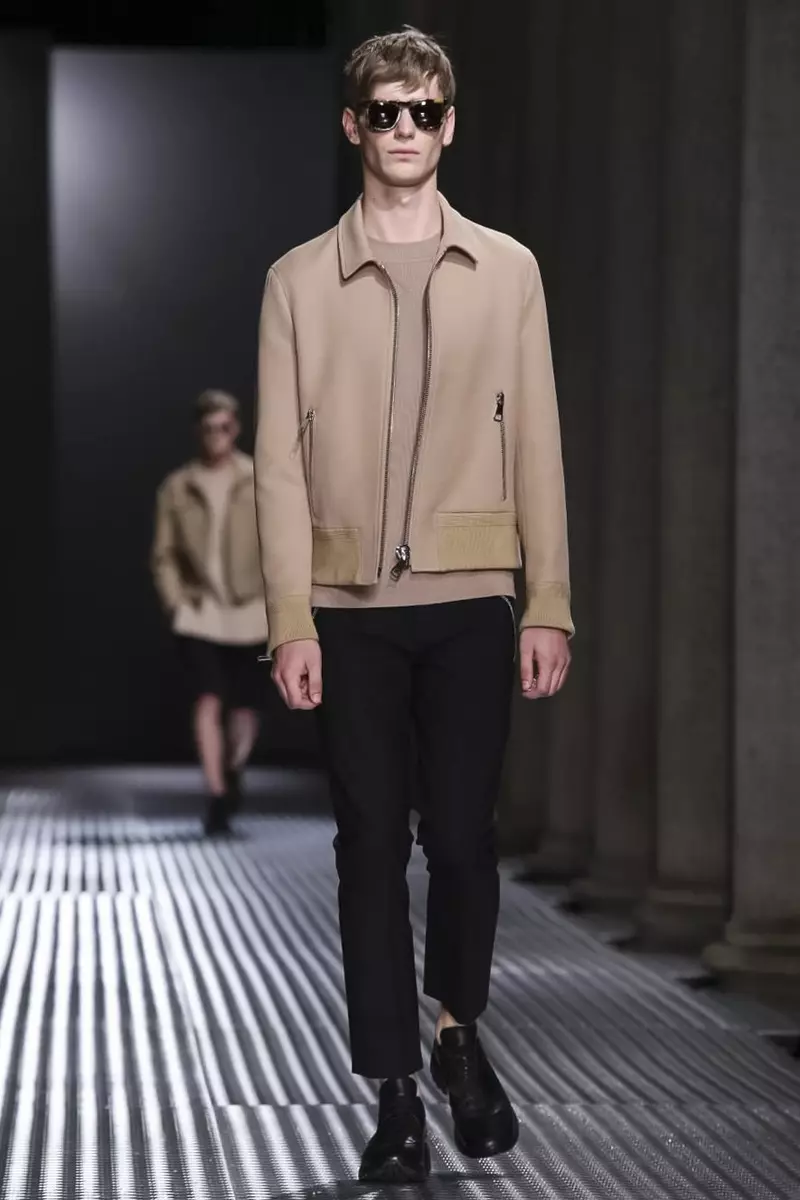 Coleção de roupas masculinas Neil Barrett primavera verão 2015 em Milão