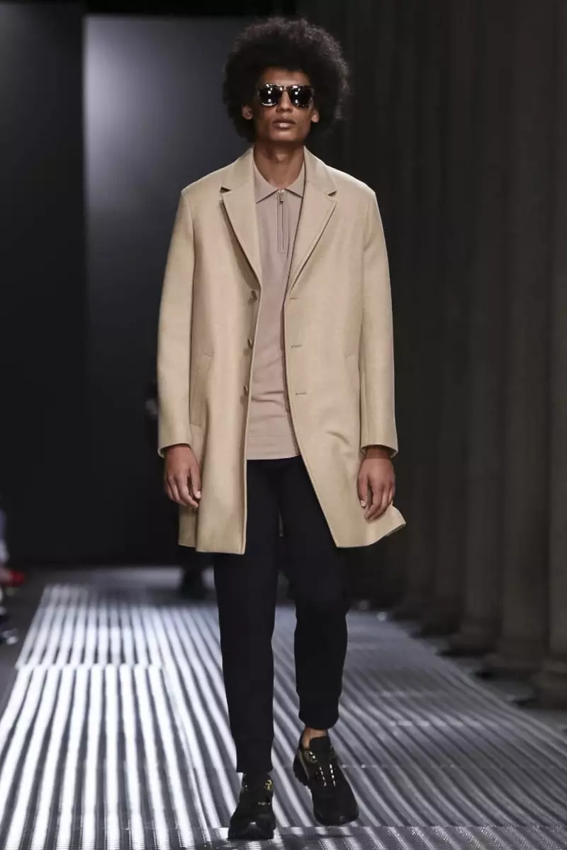 Colección de roupa masculina Neil Barrett Primavera Verán 2015 en Milán