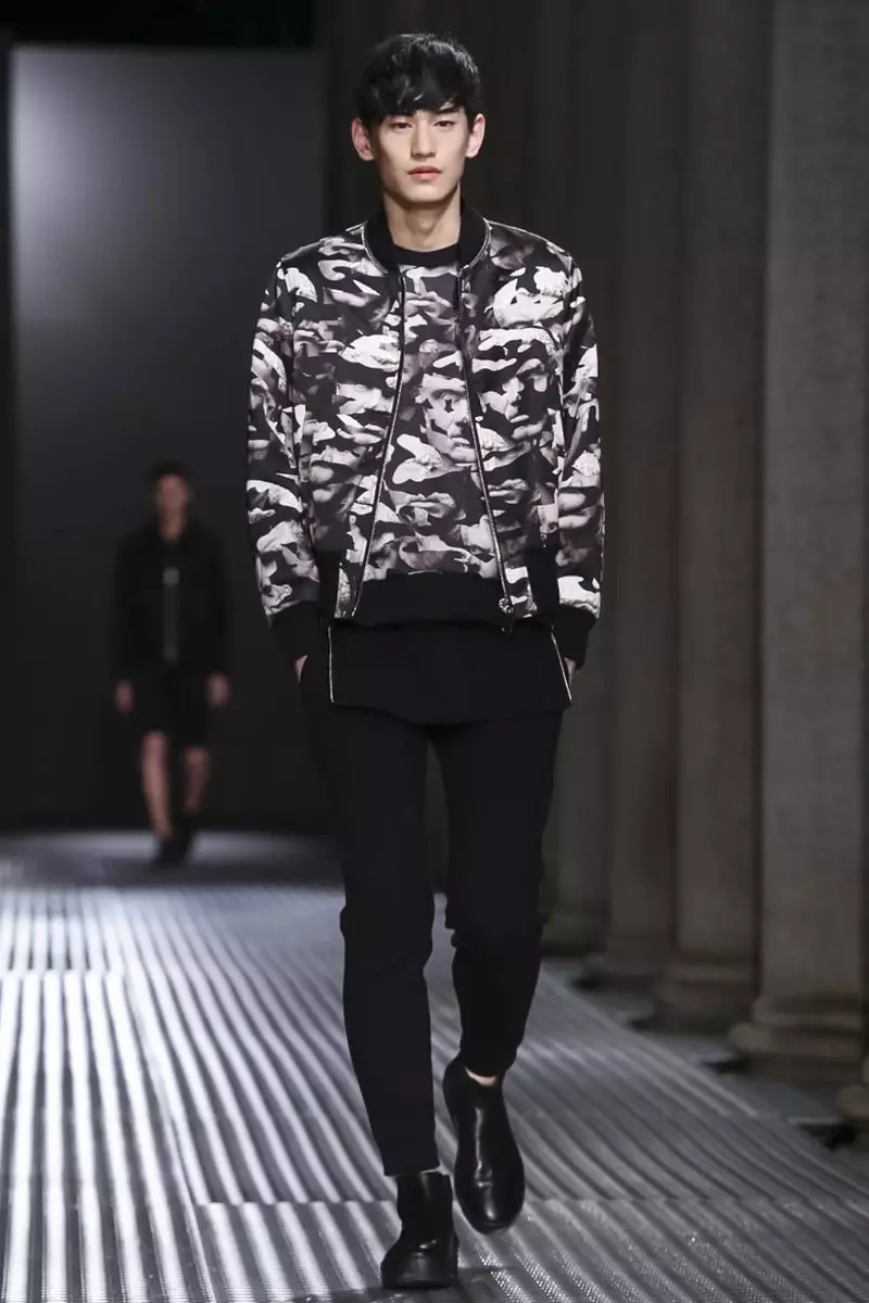 Coleção de roupas masculinas Neil Barrett primavera verão 2015 em Milão