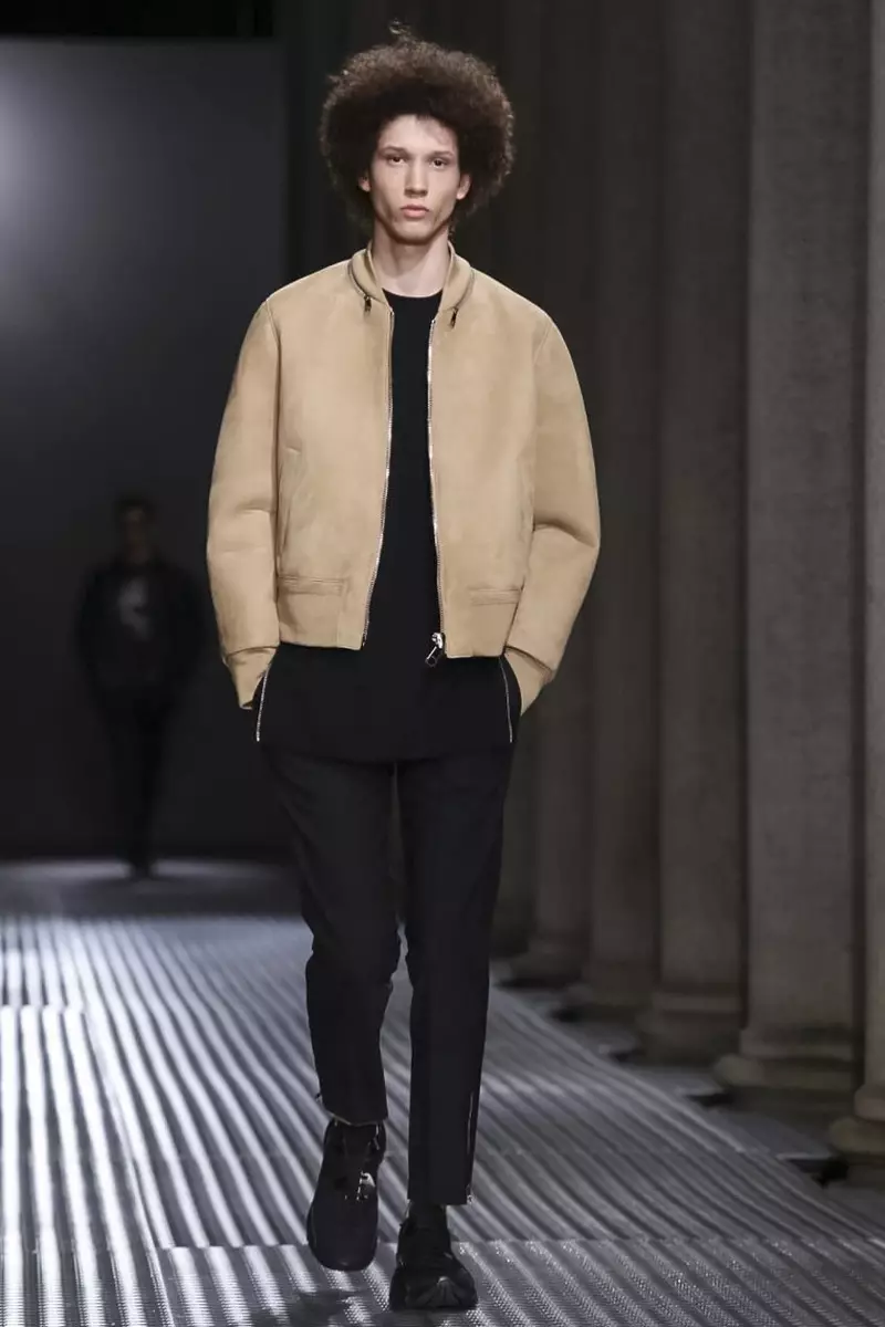 Neil Barrett Menswear Collection Rebbiegħa Sajf 2015 f'Milan