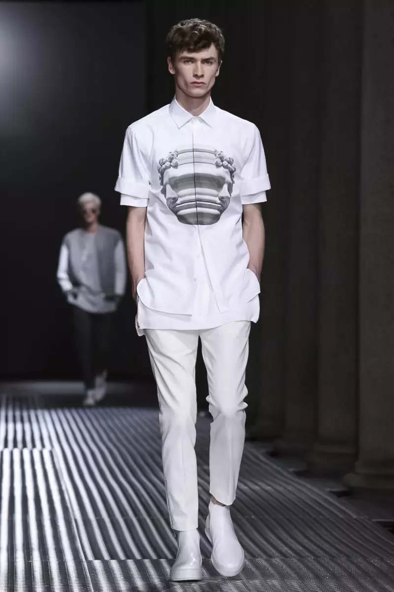 Colección de roupa masculina Neil Barrett Primavera Verán 2015 en Milán