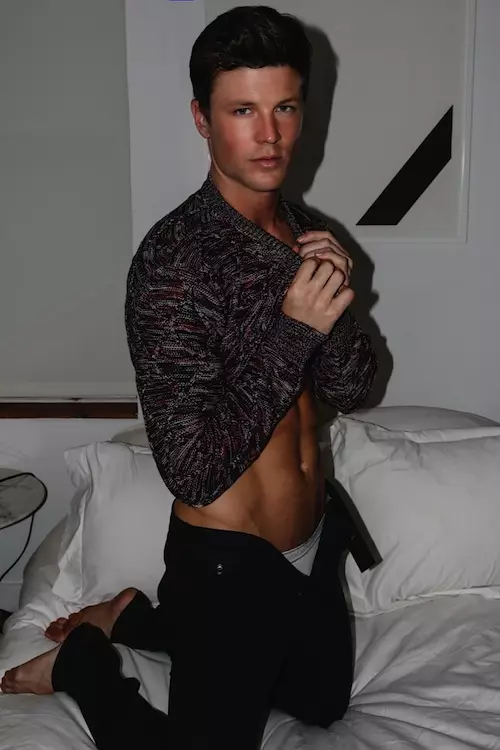 Se den nye hotte historie med den ærlige mandlige model Blake Kuchta optaget af Joseph Lally for Out Magazine.