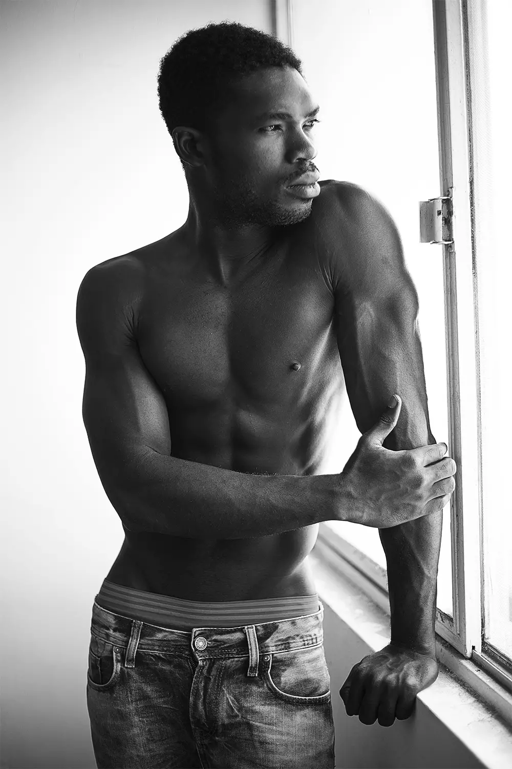 Ndikufuna ndikudziwitseni ntchitoyi ndi wojambula zithunzi extraordinaire Daniel Solís akujambula mokongola Zico waku Onava Model Agency muzosangalatsa za B&W.