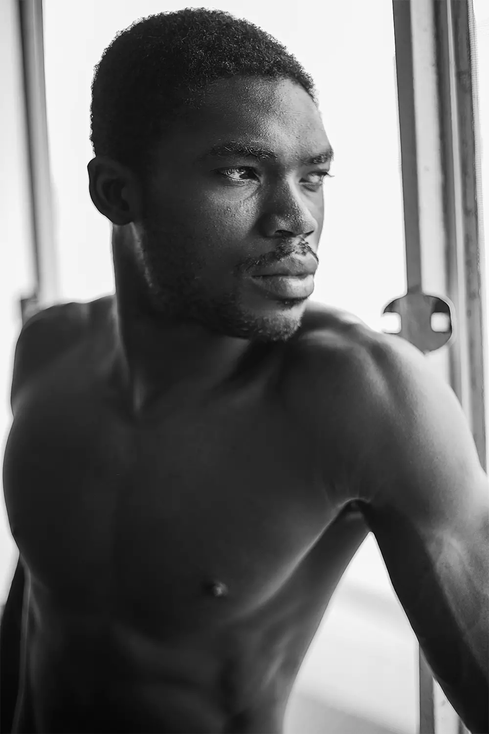 Ndikufuna ndikudziwitseni ntchitoyi ndi wojambula zithunzi extraordinaire Daniel Solís akujambula mokongola Zico waku Onava Model Agency muzosangalatsa za B&W.