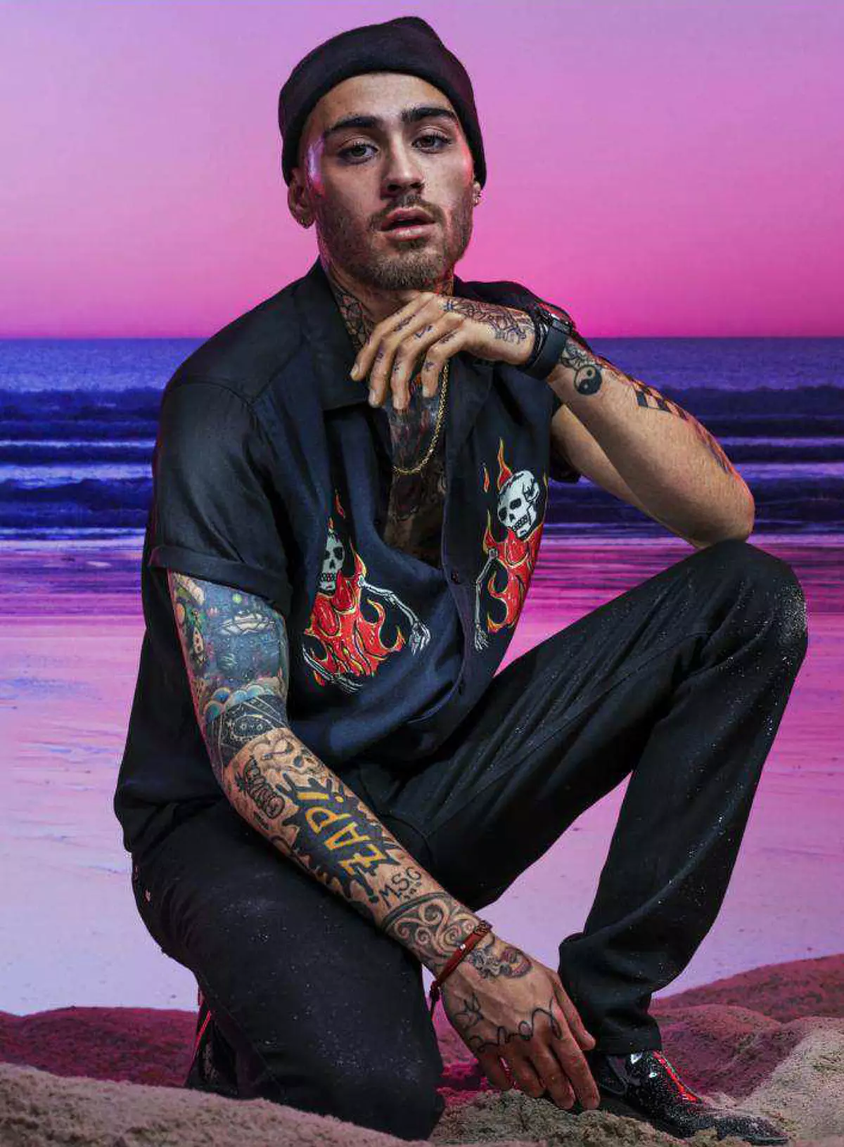 ڏسو Effortlessly Cool Zayn Malik US GQ جولاءِ 2018 لاءِ