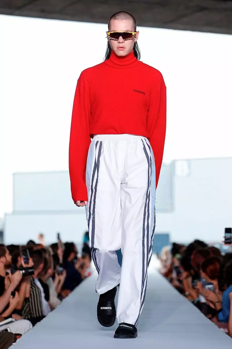 Vetements พร้อมที่จะสวมใส่ Spring Summer 2019 Paris22