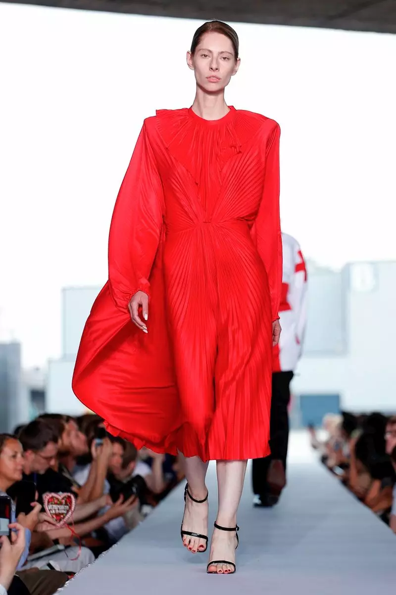 Vetements kandmisvalmis kevadsuvi 2019 Pariis31