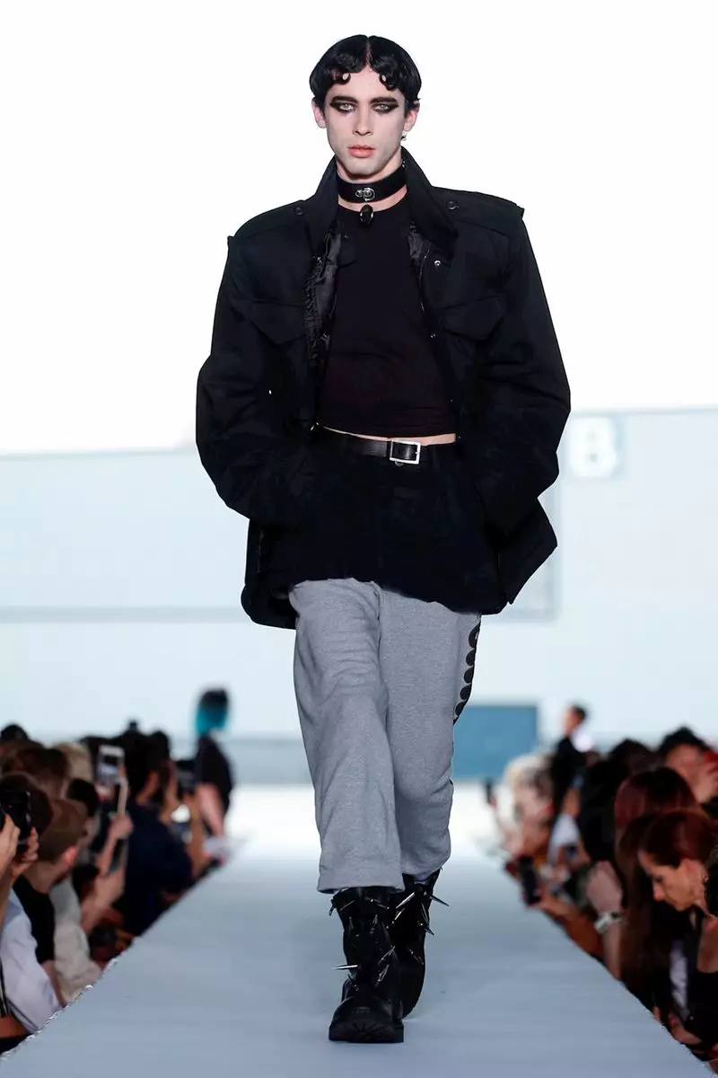 Vetements พร้อมที่จะสวมใส่ Spring Summer 2019 Paris45