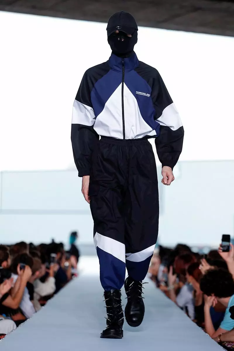 Vetements พร้อมที่จะสวมใส่ Spring Summer 2019 Paris46