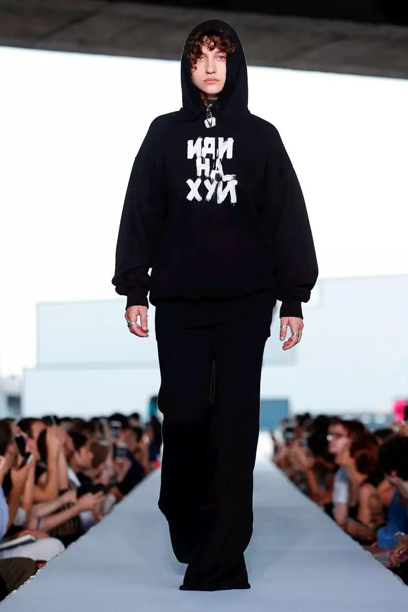 Vetements พร้อมที่จะสวมใส่ Spring Summer 2019 Paris5