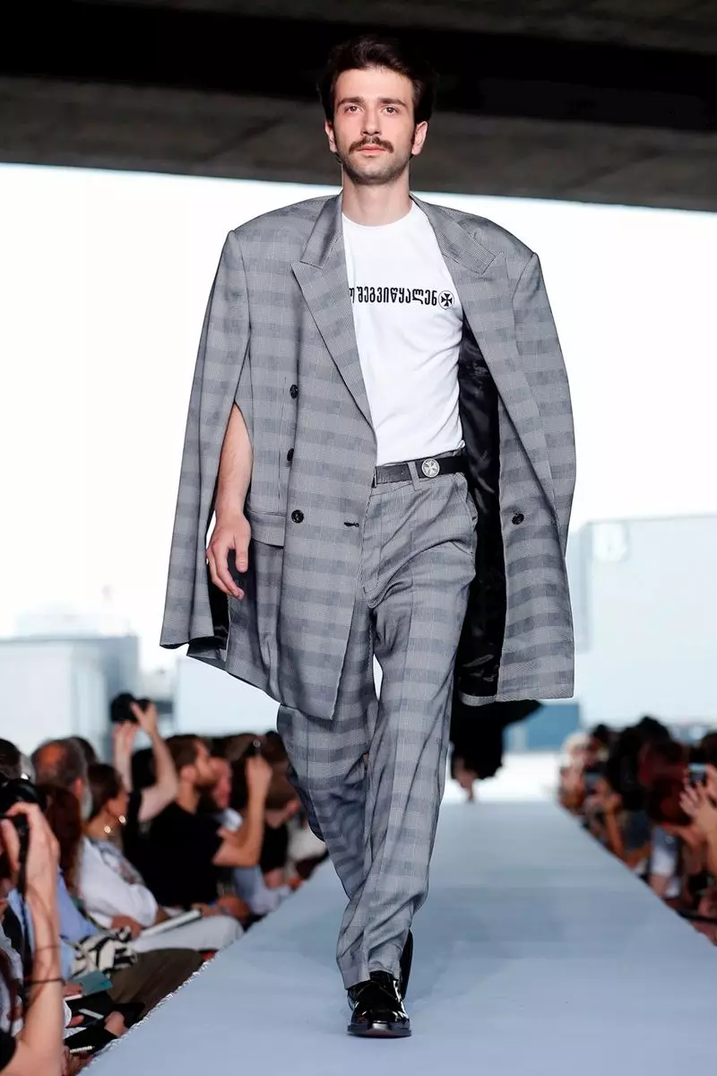 Vetements พร้อมที่จะสวมใส่ Spring Summer 2019 Paris60