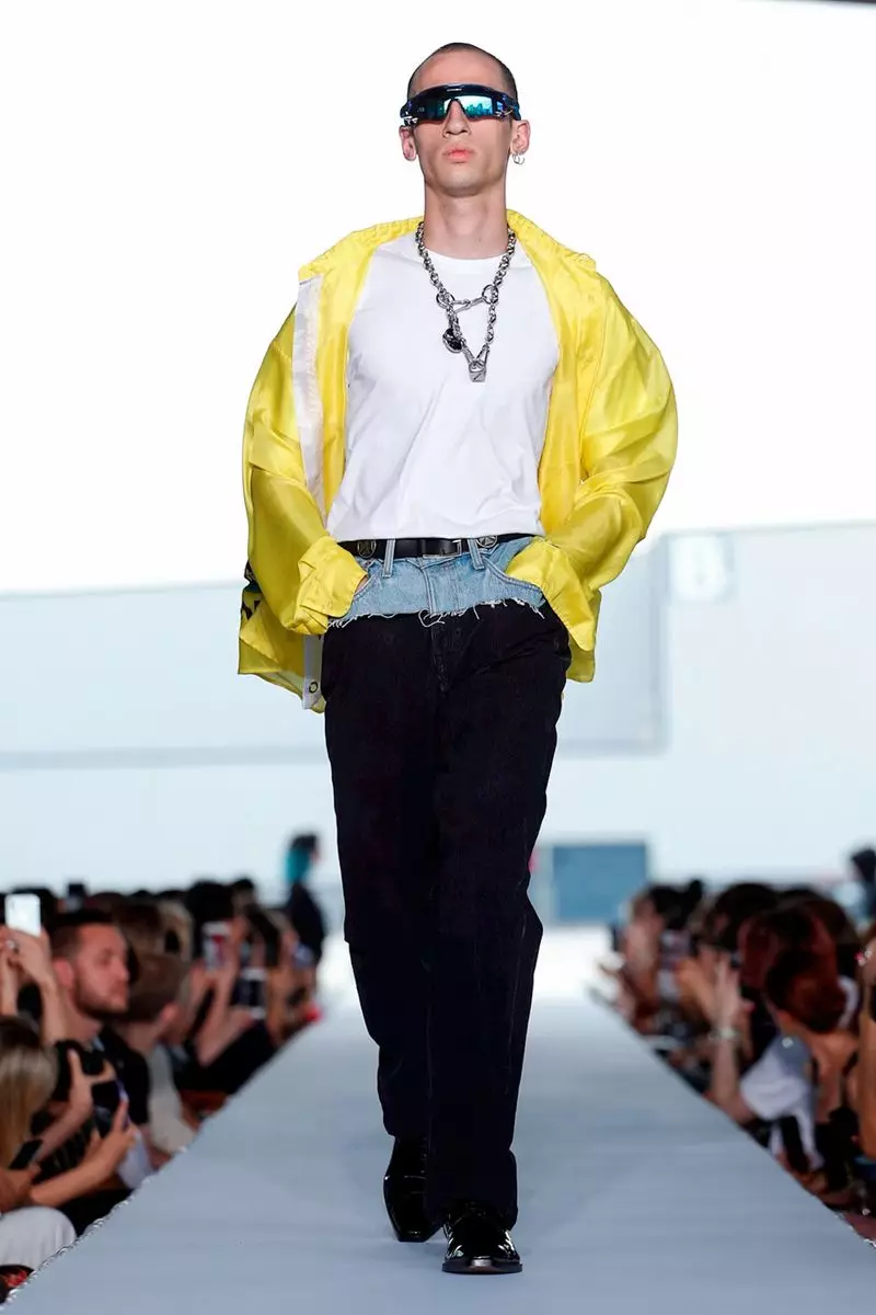 Vetements พร้อมที่จะสวมใส่ Spring Summer 2019 Paris72