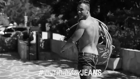 Дмитриј Тумаш во #NothingButJeans од Серж Ли