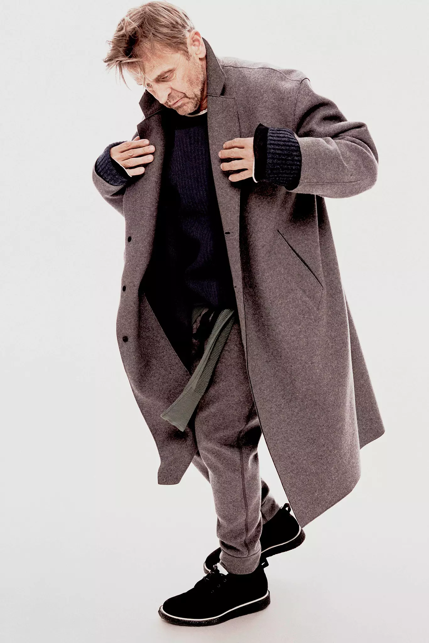 rag & bone выпустила мужскую коллекцию Fall 2015 с Михаилом Барышниковым, Lil Buck, Jon Boogz, Yuri Pleskun, Race Imboden и Randy Scott Carroll. Фотографировал Андреас Ласло Конрат, стилизовал Клэр Ричардсон. Совершенно удивительные классические вещи и сумки для мужчин.