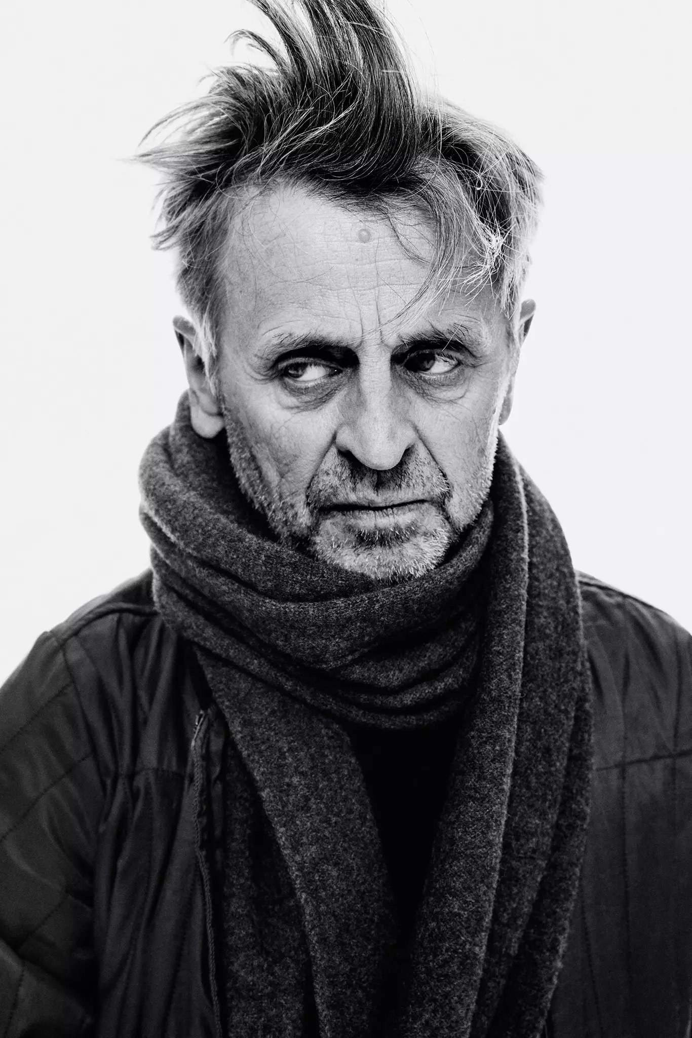 rag & bone, Mikhail Baryshnikov, Lil Buck, Jon Boogz, Yuri Pleskun, Race Imboden ve Randy Scott Carroll ile Sonbahar 2015 Erkek Koleksiyonunu yayınladı. Andreas Laszlo Konrath tarafından fotoğraflandı ve Clare Richardson tarafından tasarlandı. Erkekler için kesinlikle harika klasik parçalar ve çantalar.