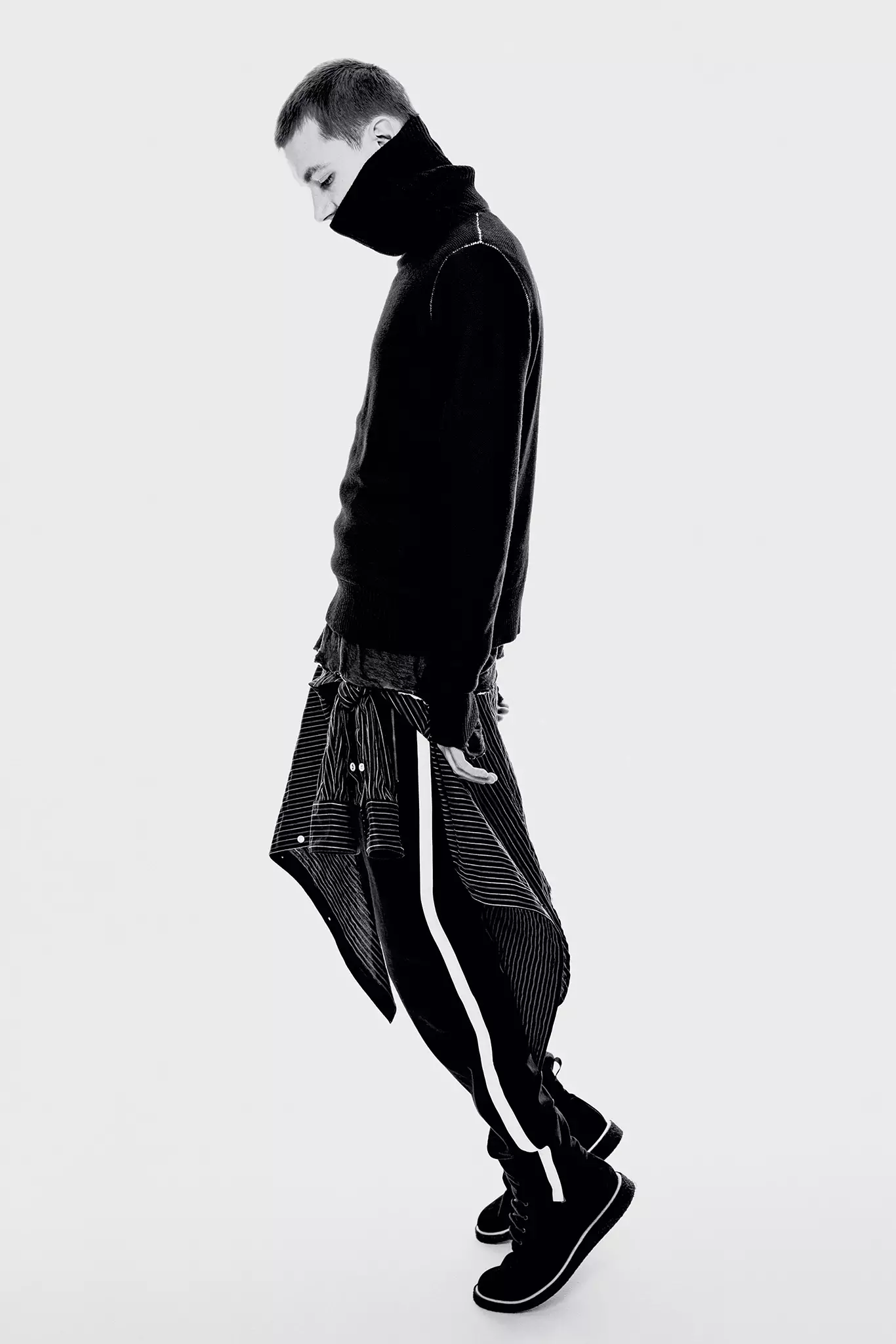 rag & bone idatulutsa Fall 2015 Men's Collection ndi Mikhail Baryshnikov, Lil Buck, Jon Boogz, Yuri Pleskun, Race Imboden & Randy Scott Carroll. Wojambulidwa ndi Andreas Laszlo Konrath ndi Wojambulidwa ndi Clare Richardson. Zina mwamtheradi zodabwitsa tingachipeze powerenga zidutswa ndi matumba amuna.