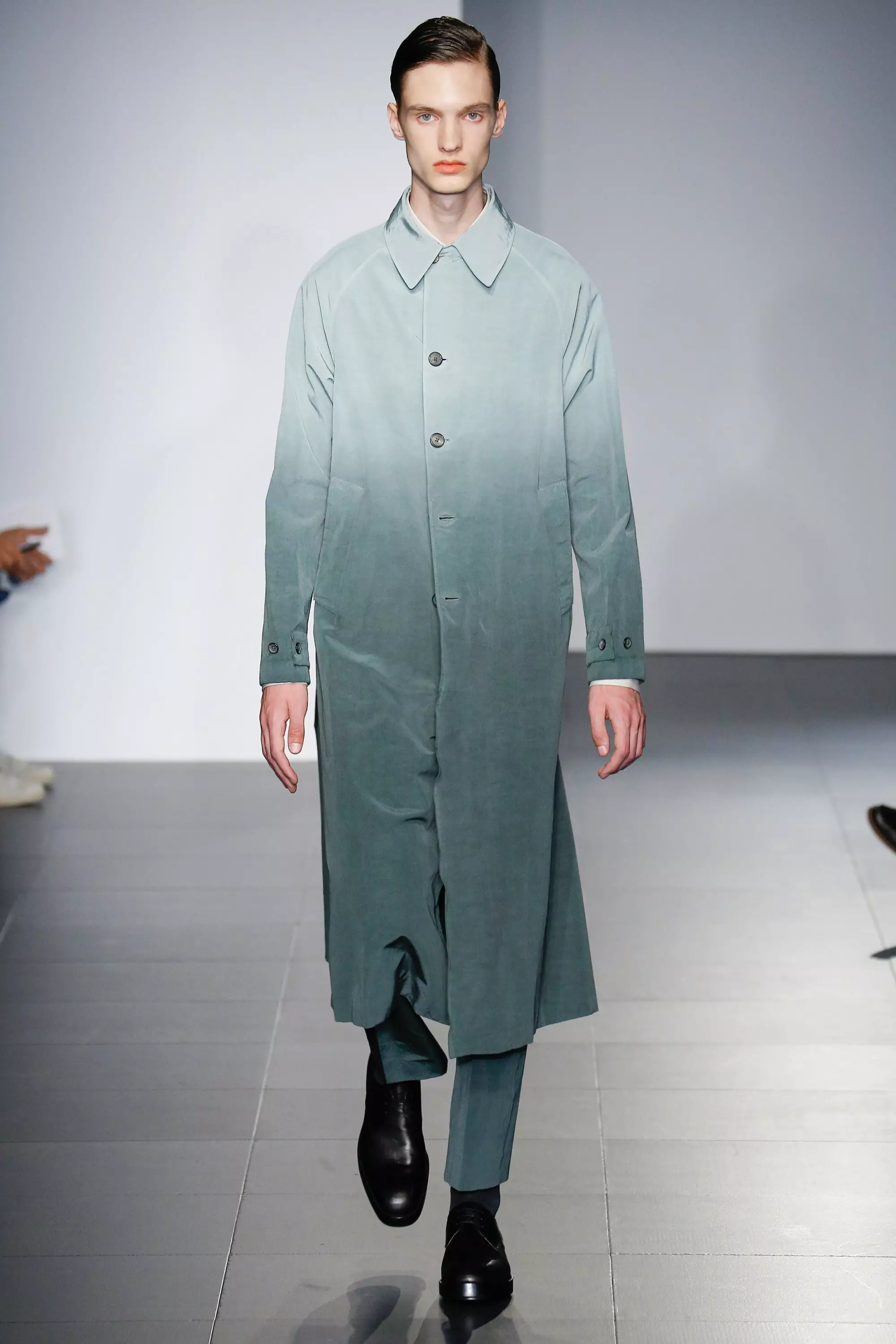 JIL SANDER MENSWEAR Caij Nplooj Ntoos Hlav 2017 MILAN (12)