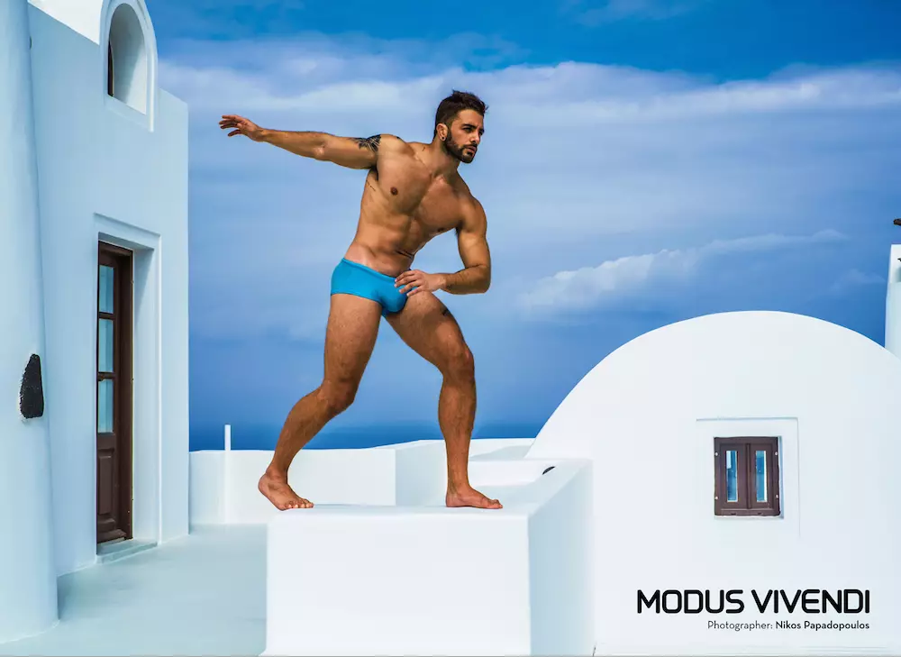 গ্রীষ্মকাল একেবারে কাছাকাছি এবং Modus Vivendi 2015 এর জন্য তার নতুন সাঁতারের পোষাকের সংগ্রহ প্রকাশ করতে পেরে গর্বিত৷ ক্লাসিক শৈলী কখনই ফ্যাশনের বাইরে যায় না এবং এটি মনে রেখে গ্রীক ব্র্যান্ড ক্লাসিক সাঁতারের এবং সাঁতারের কাঁটা সহ প্রতিরোধ করতে পারে না৷