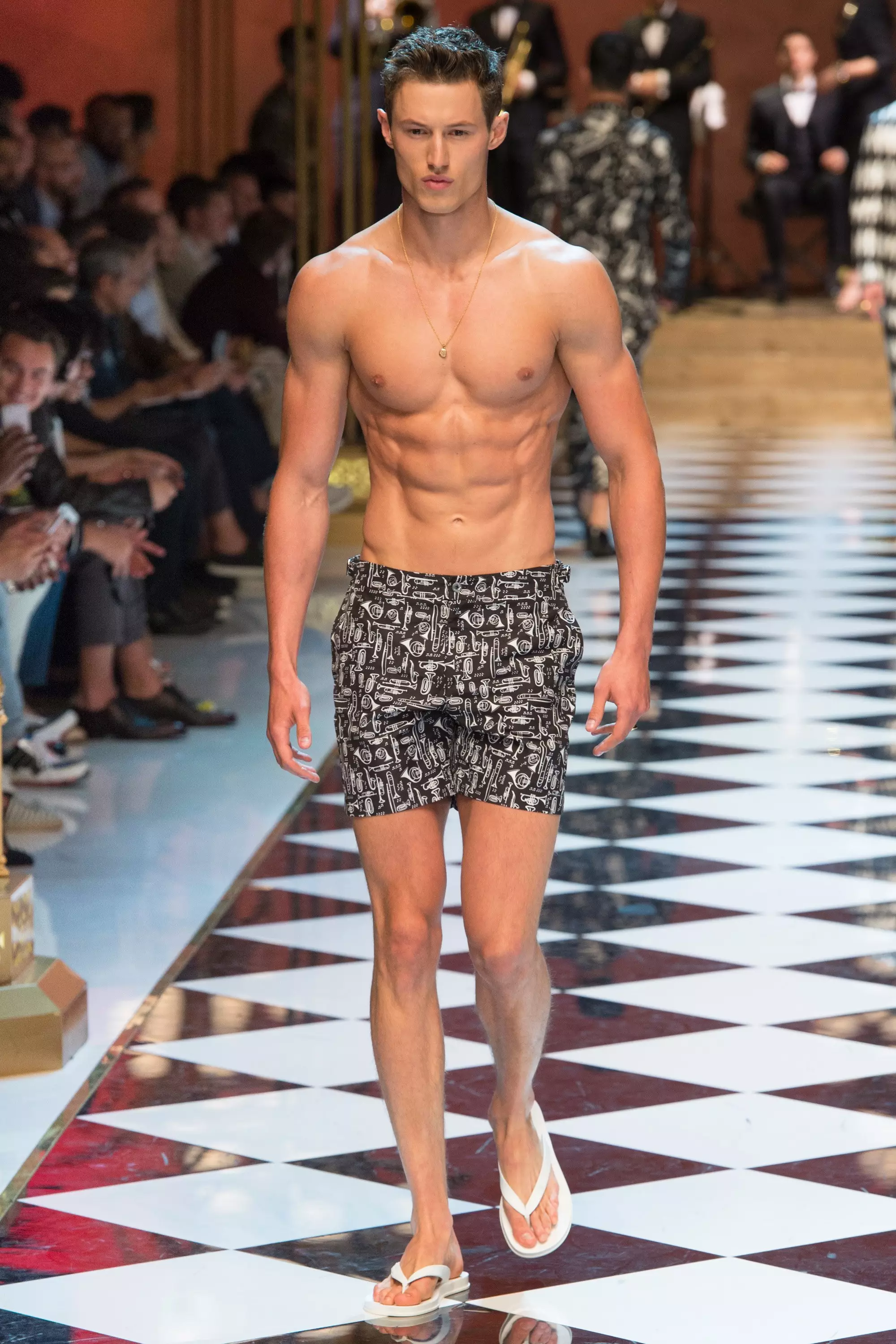 DOLCE&GABBANA HOMME PRINTEMPS ÉTÉ 2017 MILAN (28)