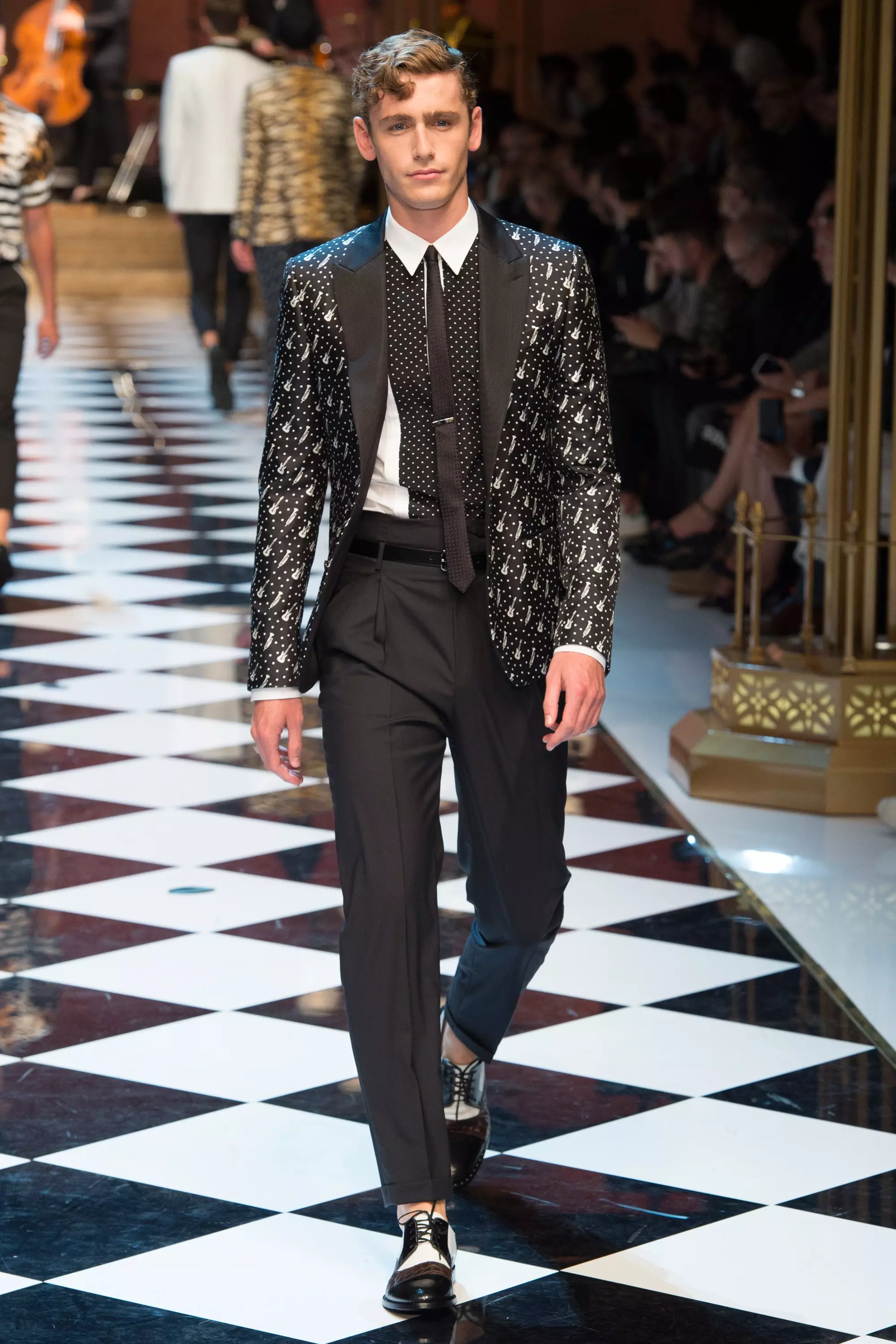 DOLCE&GABBANA MENSWEAR VORSUMMAR 2017 MÍLANÓ (62)