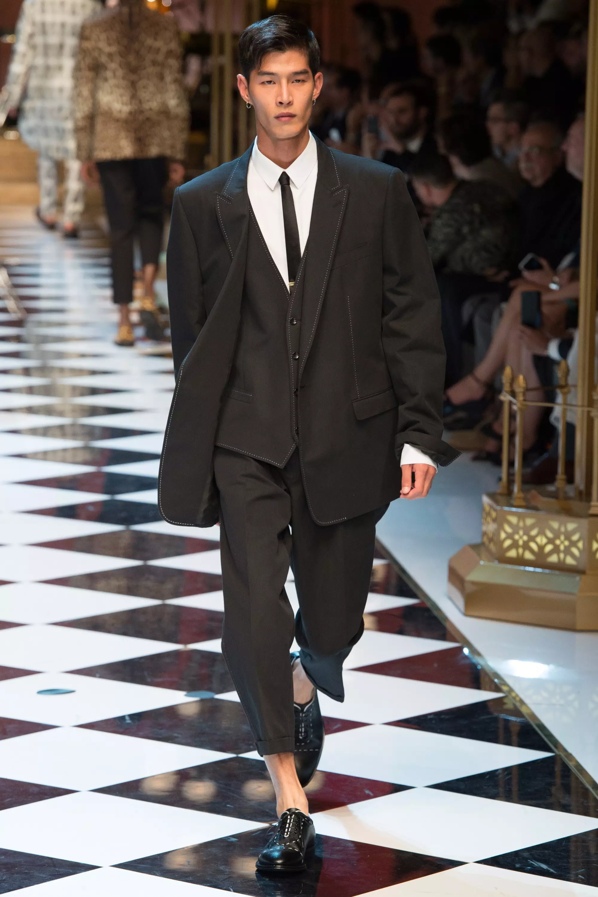 DOLCE&GABBANA MENSWEAR VORSUMMAR 2017 MÍLANÓ (68)