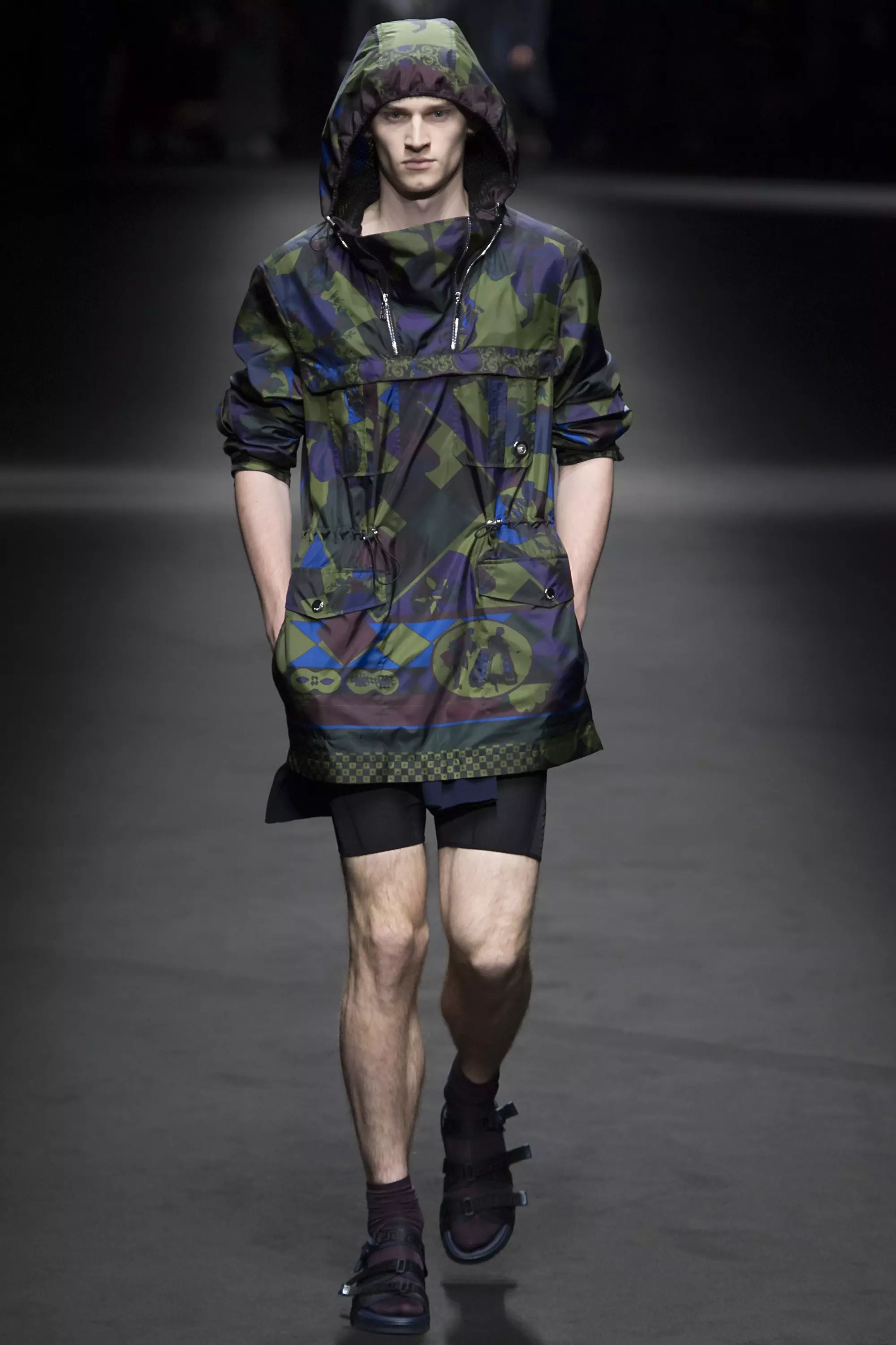 VERSACE MENSWEAR KEVÄN KESÄ 2017 MILANO (3)