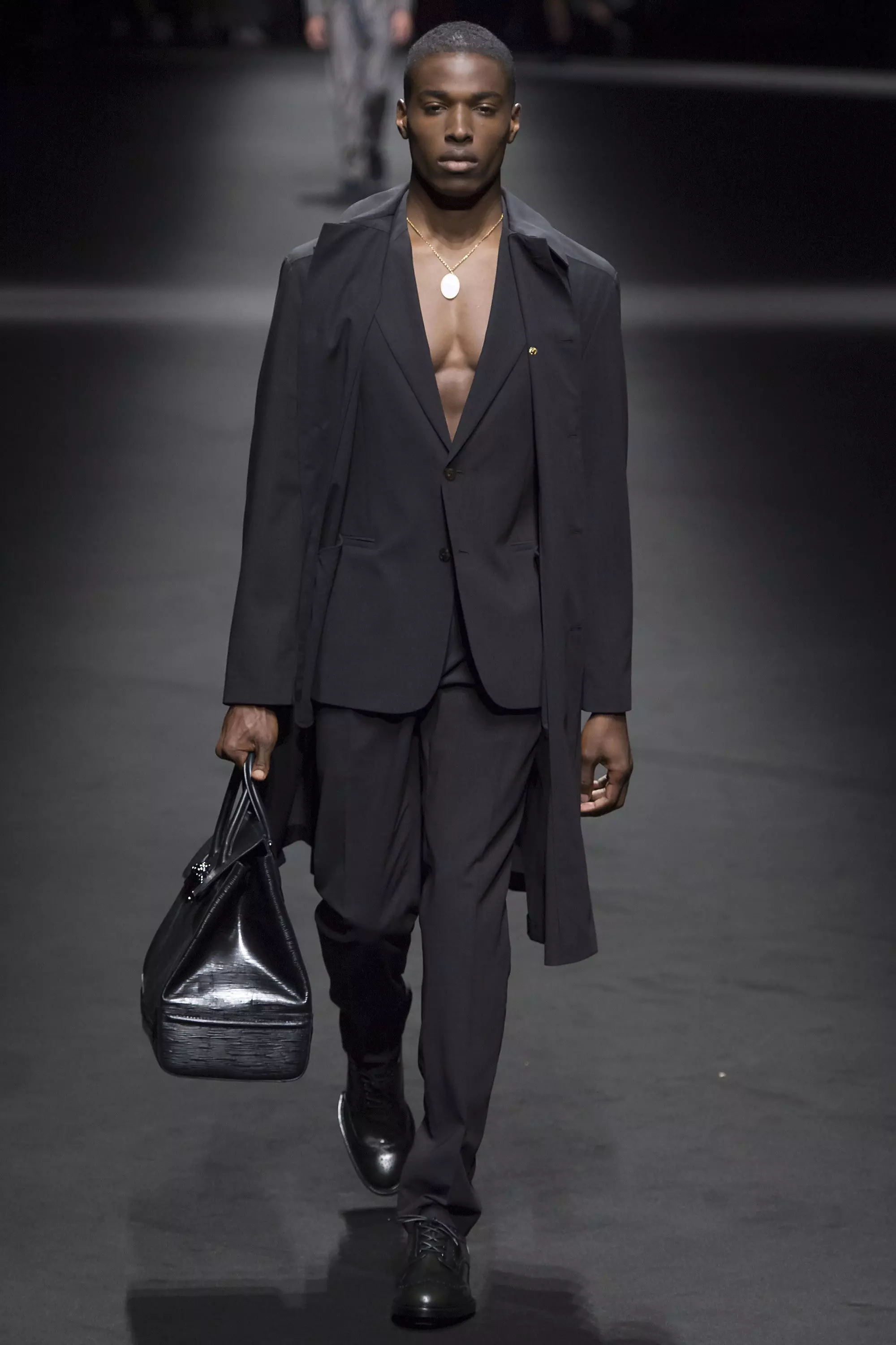 VERSACE MENSWEAR KEVÄN KESÄ 2017 MILANO (32)