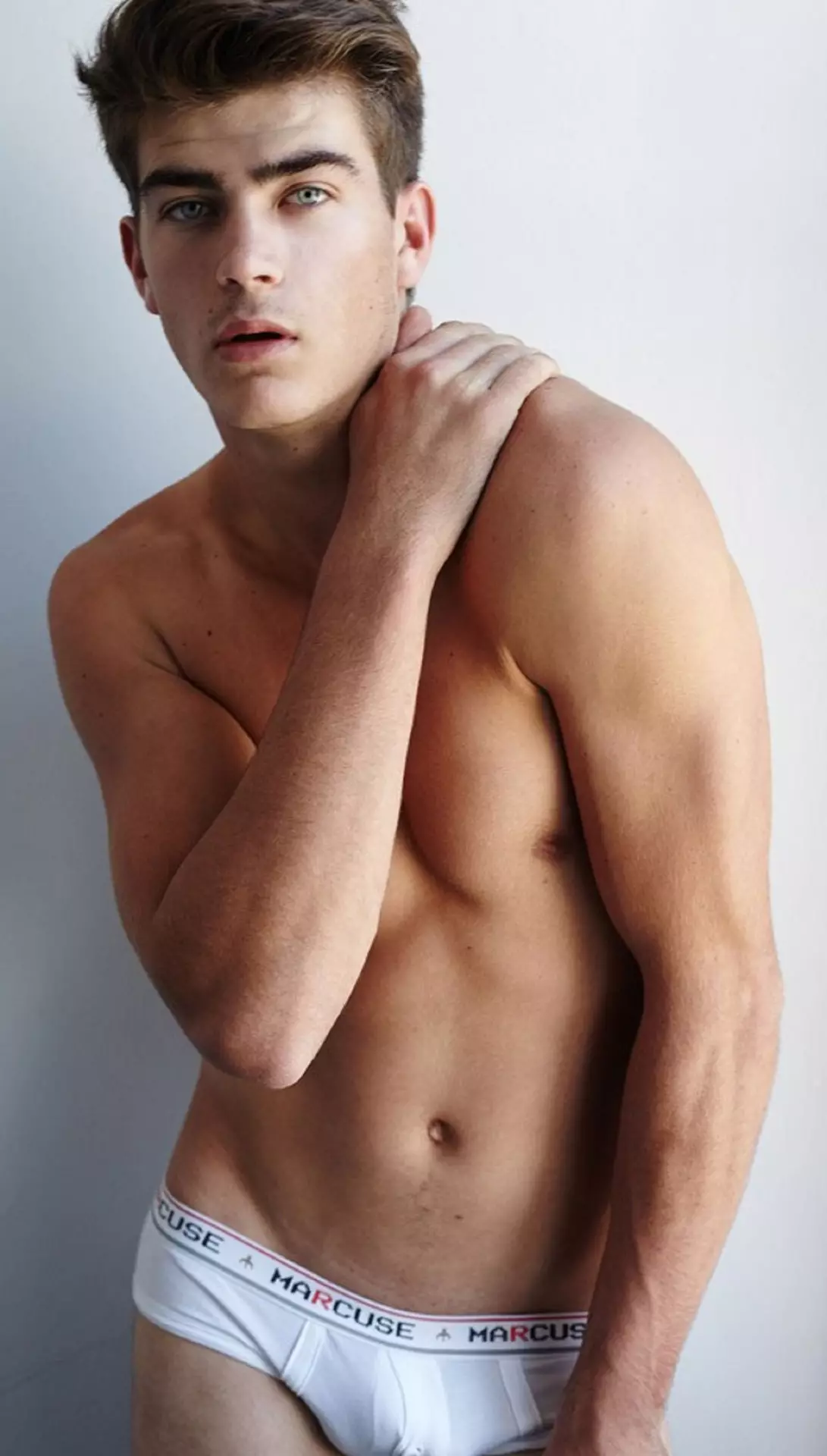 Zandre du Plessis @ Elite Models London Tynnwyd y ffotograff gan Jonas Huckstorf